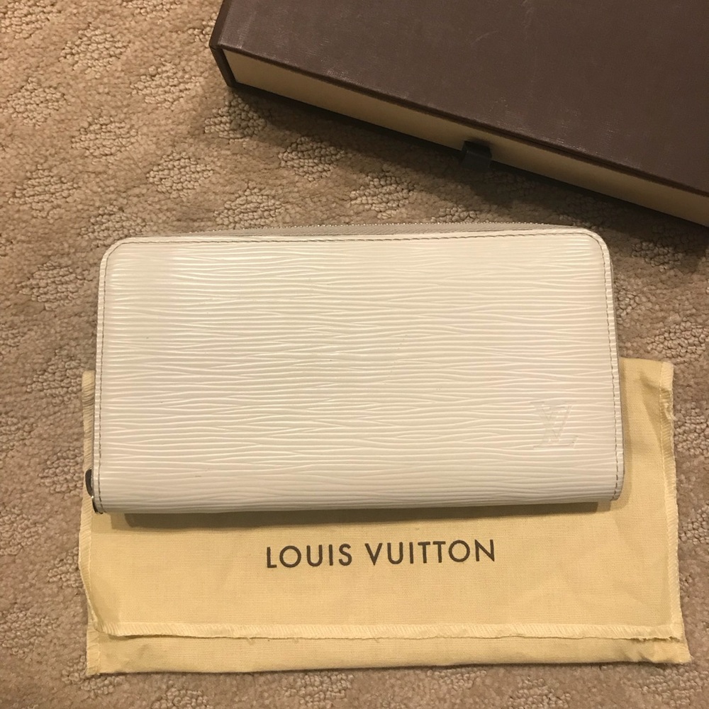 louis vuitton long epi wallet